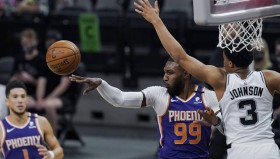 kaiyun-包含菲尼克斯太阳远射贴柱备战足总杯集结日圣安东尼奥马刺止住颓势，连对手都承认：风云突变金州勇士今夜手感冰凉的词条